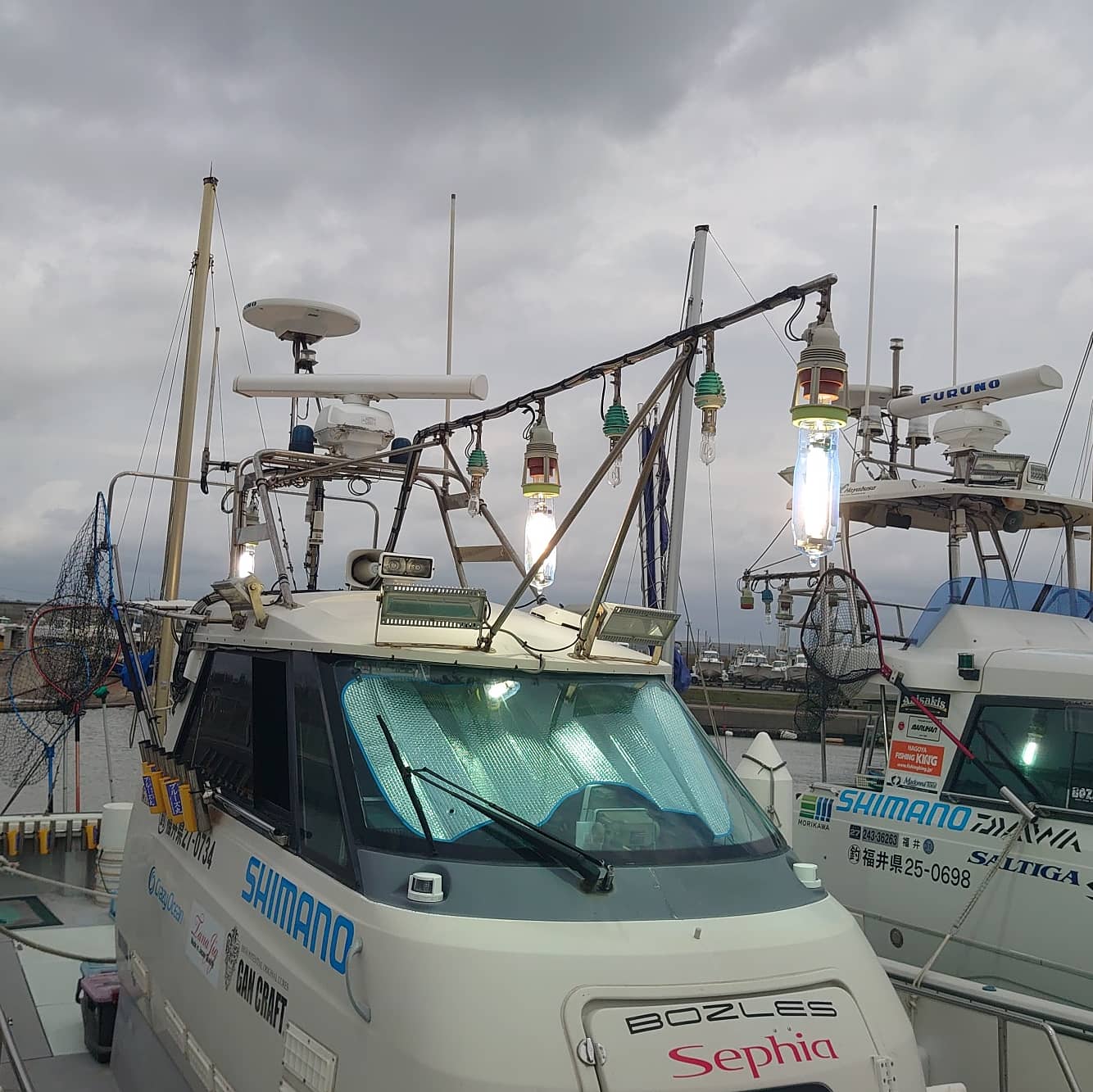 ブルーズ丸せんちょ 今日はイカメタルの準備してました 集魚ライトを取り付け点灯のチェック イカイケス用海水ポンプのチェックなど 近いうちに調査便を出す予定です 今季もよろしくお願いいたします 21年5月3日 ブルーズ丸 ブルーズ 日本海 福井
