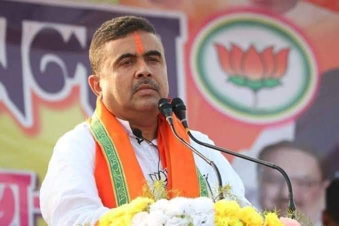 LaHu_2511's tweet photo. भापजाचा नवा चेहरा म्हणून पश्चिम बंगालमध्ये @SuvenduWB यांचा उदय झालेला आहे.यांना पुढील ५ वर्षांपर्यंत ममता बॅनर्जींचा दहशतवाद सहन करावा लागेल आणि कार्यकर्त्यांचे रक्षणही करावे लागेल...५ वर्षांनंतर हे भाजपाचे मुख्यमंत्रीपदाचे उमेदवार असतील आणि हे मुख्यमंत्री बनतील !!
#Note_it 💯👍 https://t.co/GqJKc6aPp6
