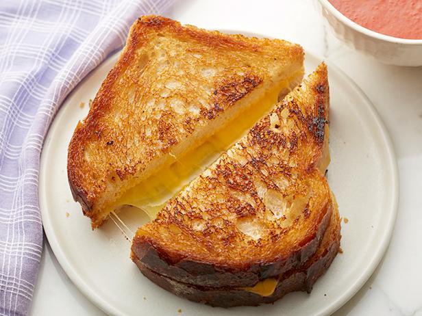 Black Twitter Wars Pt. 21 (oops): One Gotta Go. PB&J/Grilled Cheese