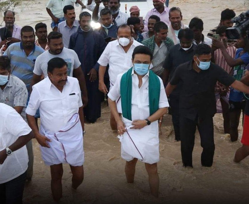 prasaa007's tweet photo. விலாசத்தால் வந்தவர் அல்ல, வியர்வையால் வந்தவர்..

திரையால் வளர்ந்தவர் அல்ல
சிறையால் வந்தவர்...

மே 7 ஆம் தேதி அன்று..

"முக ஸ்டாலின் என்னும் நான்"..

என்பது, வெறும் வார்த்தை அல்ல...

அது, 50 வருட கால அரசியல் பயணம்.. 

வாழ்த்துக்கள் தலைவா@mkstalin4tn 
M. K. Stalin https://t.co/8V4kMExNc6