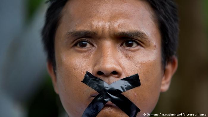 On World Press Freedom Day, recall that the Myanmar junta has banned "independent or private media outlets such as Mizzima, Democratic Voice of Burma, Khit Thit Media, Myanmar Now, [and ] 7Day News." Most still publish anyway. dw.com/en/myanmars-me…
