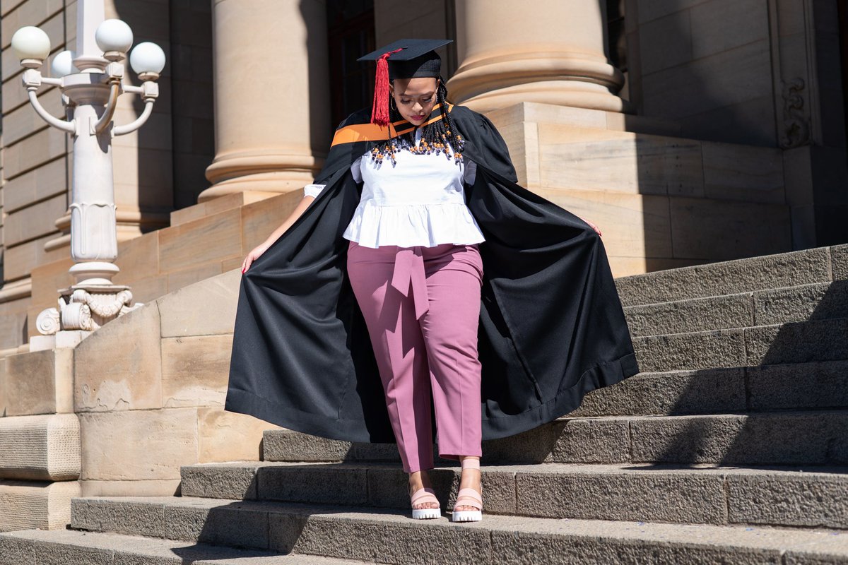 Tshoki_Moses's tweet photo. My name is Boitshoko Moses. I am an Arts in Journalism graduate and a creative. I am looking for a job. I have experience in radio broadcasting, radio content production and podcasting. I cannot wait to spread my unicorn energy in a workplace!

Please retweet, thank you. 🎓🙏🏾 https://t.co/PdU6qXo2EM