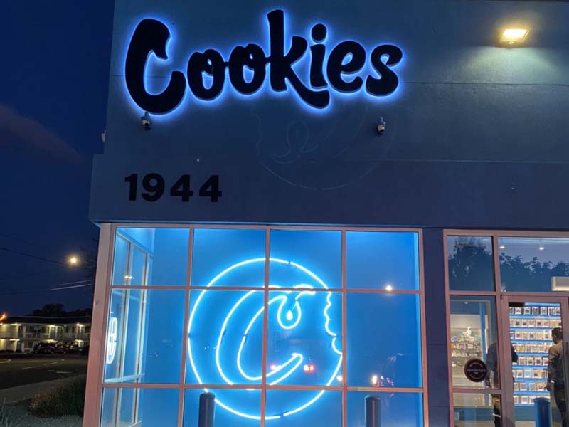 manana_kkkane's tweet image. 古巣のrivet時代からの、Antique、古着の買付仲間が先月より、Californiaに買付で上陸中.
.
#CBDDispensary の #manana としては、現地の最先端な #CBD を見て来て欲しいとお願いしたんですが、
.
輸入時の法律の問題もあるので、現地のDispensary Shop GoodsのGoodsをお願いしました！