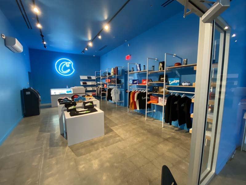 manana_kkkane's tweet image. 古巣のrivet時代からの、Antique、古着の買付仲間が先月より、Californiaに買付で上陸中.
.
#CBDDispensary の #manana としては、現地の最先端な #CBD を見て来て欲しいとお願いしたんですが、
.
輸入時の法律の問題もあるので、現地のDispensary Shop GoodsのGoodsをお願いしました！