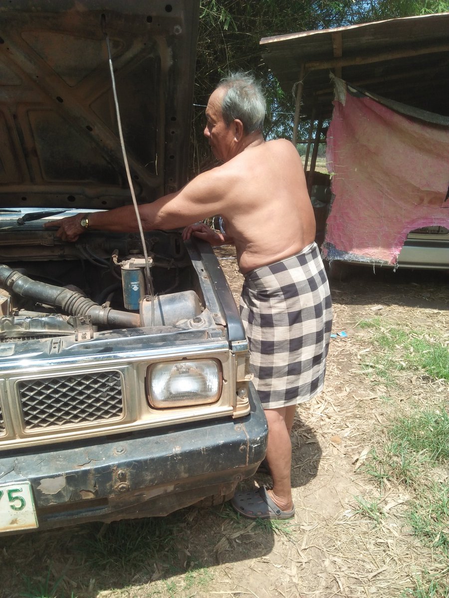 หนุ่มน้อยกับผ้าขาวม้า tweet media