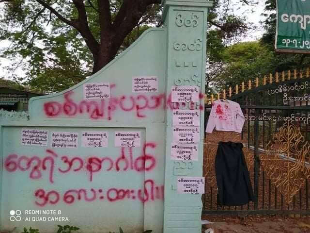 Emilyshoon22's tweet photo. Non-human strike with anti military’s slavery education brochures as in opposition of military trying to reopen school in SintKaing Tsp.
#May3Coup
#WhatsHappeningInMyanmar https://t.co/ilradgSYbp