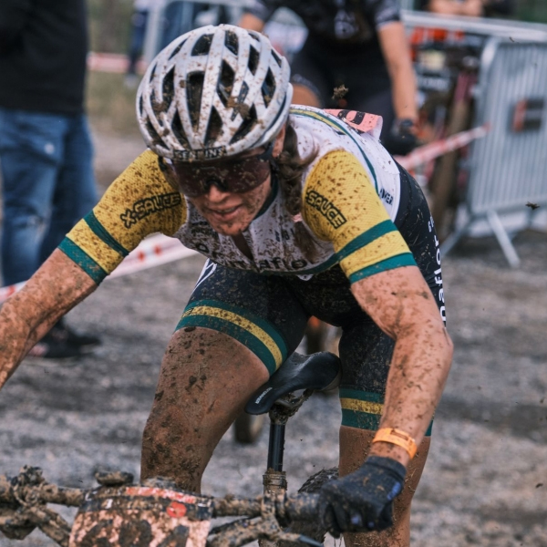 #nomudnoglory

🚵‍♀️ <a href="/bec_mcconnell/">Bec McConnell</a> 
📸 @JordiPDonat

@PMXRacingTeam #mtb #btt #mountainbike #cycling #ciclismo #ciclismofemenino #womancycling #pmxracingteam #becmcconnell #essax