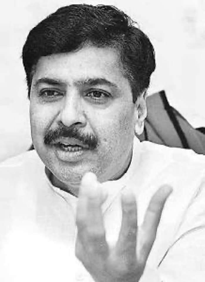 ArunPathak1212's tweet photo. आदर्श नेता तथा आदर्श कार्यकर्ता अद्वितीय वक्ता श्रद्धेय श्री. प्रमोद महाजन यांच्या पुण्यतिथी निमित्त त्यांना विनम्र अभिवादन !🙏
#pramodmahajan 
#प्रमोदजी_महाजन https://t.co/gnCMDpwR1W