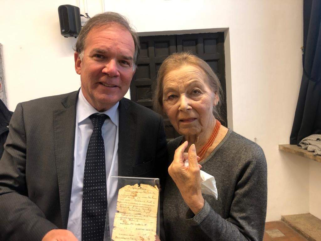Oggi è il #compleanno di Edith Bruck, ebrea ungherese sopravvissuta alla Shoah.

Tanti cari auguri ad un'amica, ad una donna che grazie al suo impegno e al suo coraggio ha saputo trasformare il dolore in #testimonianza.