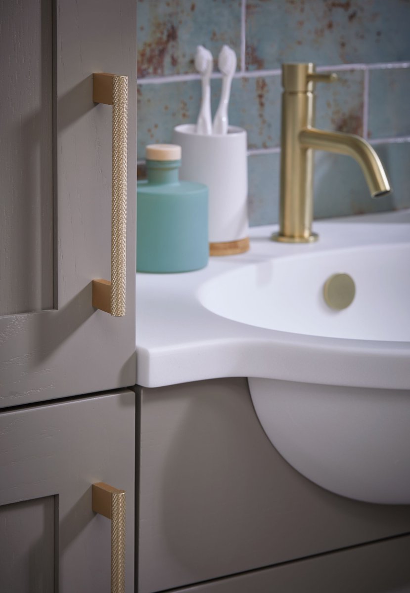 A great way to add some warmth  to neutral décor <a href="/vanityhall/">Vanity Hall</a> Shaker Cappuccino Woodgrain Furniture with Kellas bar handle.
#interiora #newlyn #shoplocalpz #neutraldecor #lovelocalpz #cornwall #supportsmallbusiness #bathroomdesign #bathroomfurniture #bathroom #renovation