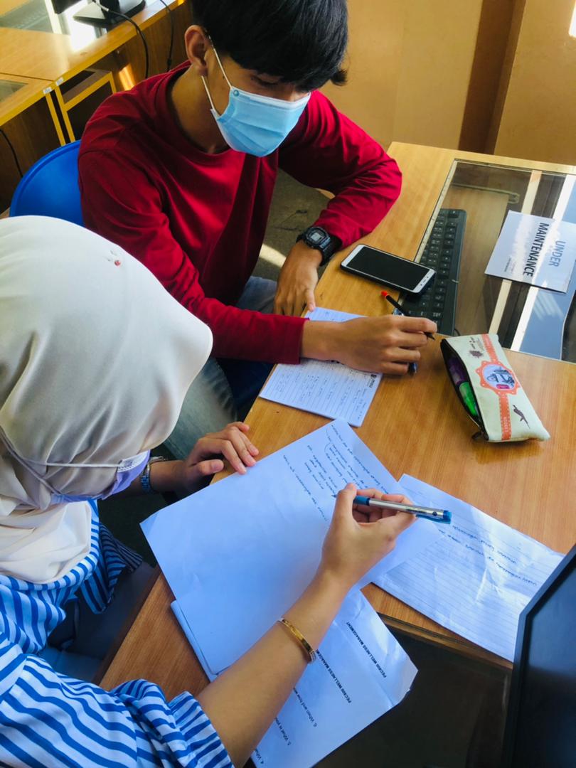 maidclean2u's tweet photo. 📌 23 March 2021, part of our group is drawing and designing a logo and giving meaning to each logo making.

#pec700 #msucterengganu #maidclean2u https://t.co/pT1vc17l1A