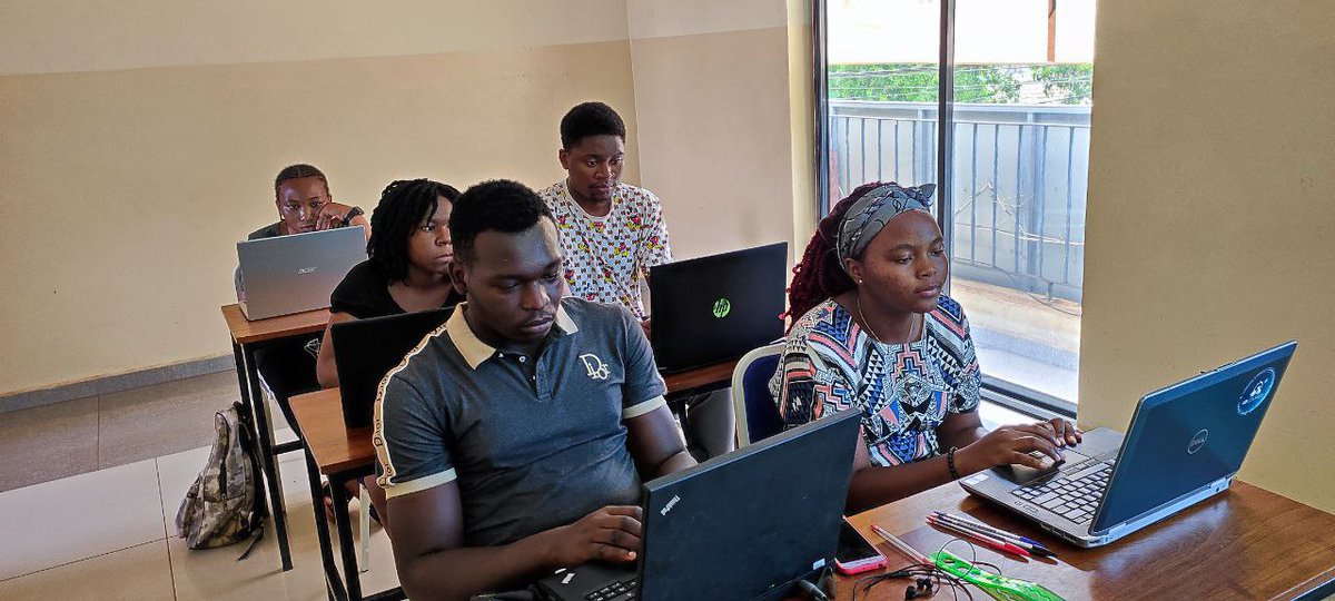 Thierryking00's tweet image. Séance de travail sur &quot;le git&quot;. 
Date : Dimanche 02 mai 2021
Lieu : Entreprise Seed (immeuble afriland acacia)
C&apos;est quoi le git ? C&apos;est un logiciel, un outil permettant de contrôler la ou les versions d&apos;un projet informatique.

#seedcommunity 
#xcodepath 
#path_web