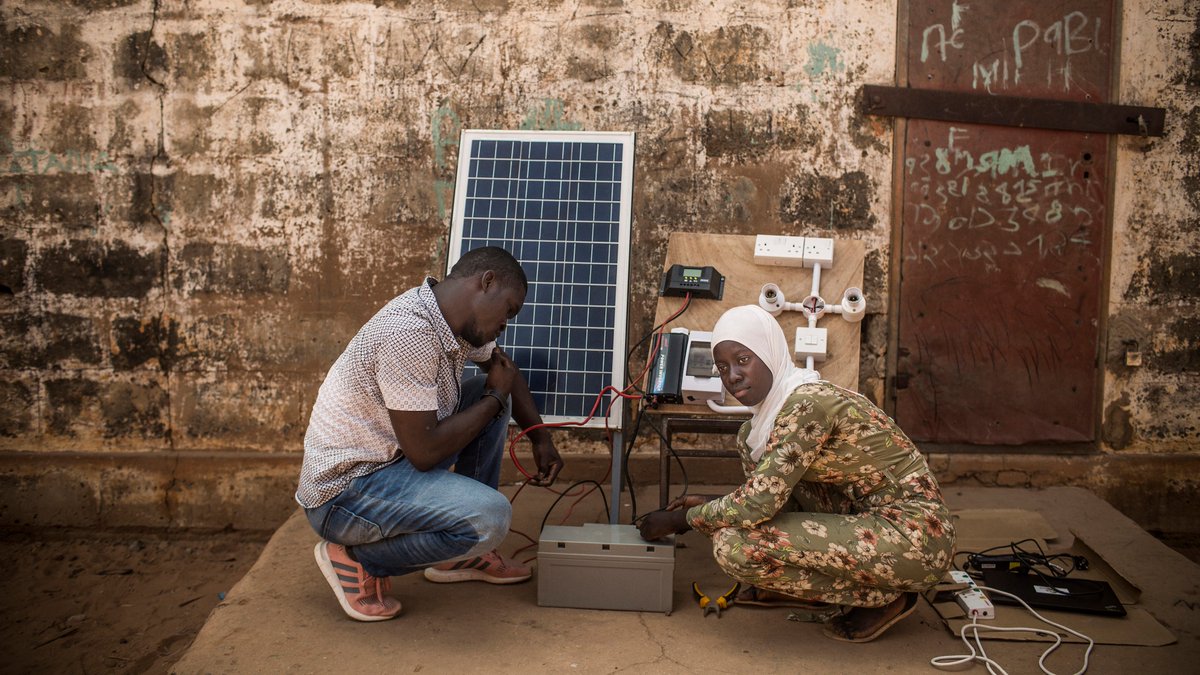 ITCnews's tweet image. Gender-based stereotypes are particularly common when it comes to the job market and career prospects.

A job should not be constrained by gender; a job is for all people - men and women alike.

Be inspired by Fatou from The Gambia #TekkiFii &amp;amp; more: sites.ungeneva.org/not-a-womans-j…