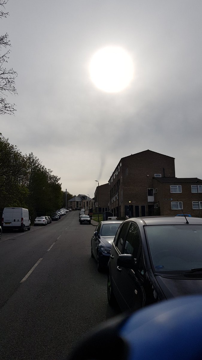 ketogenarian's tweet photo. @bbcweather  Amazing what you see when you are out walking the dogs. Orpington. Kent. https://t.co/irp8E5KBxf