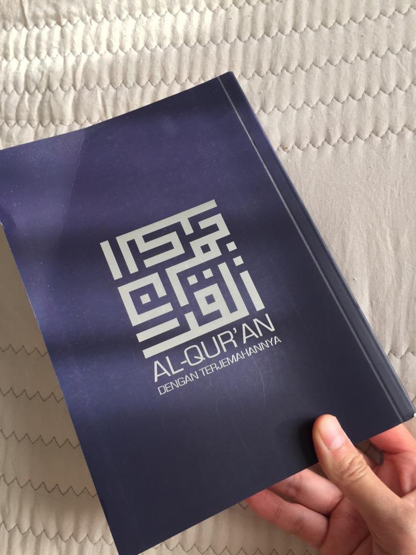 shopsplurgeMY's tweet photo. WHO WANTS THIS QURAN FOR FREE? 

Sempena 10 malam terakhir Ramadhan ni, kami nak bagi Al Quran ni kat 10 LELAKI AND 10 PEREMPUAN! 

RT je okay, nanti I pilih ✨ https://t.co/paoA6qksMW