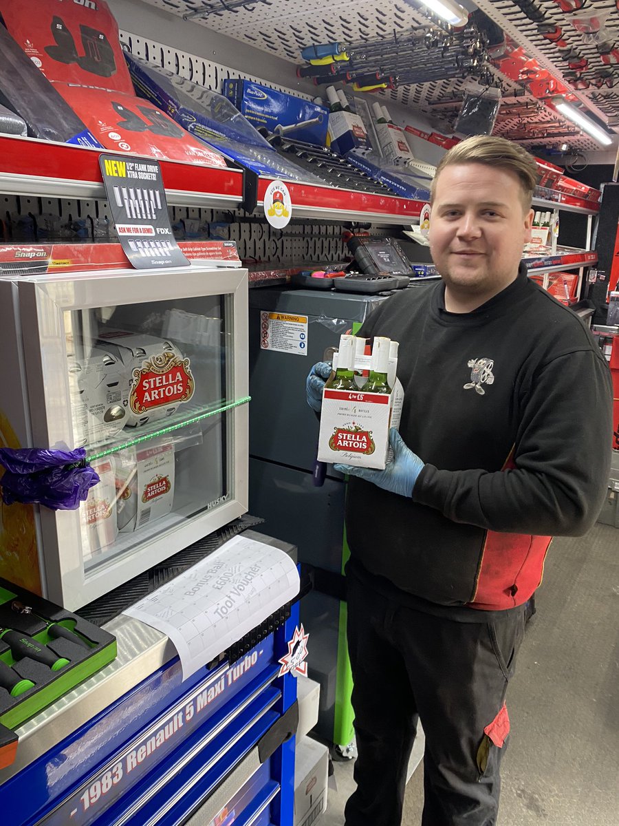 davie_on's tweet photo. 🍻🍻🍻 More Stella going off at the weekend... I’m out today catching Friday and Monday customers !

#snapon #snaponuk #eastkilbride #rutherglen #cambuslang #polmadie #carmunnock #auldhouse  #eaglesham #castlemilk #kingspark #highblantyre #glasgow #workshop #garage #automotive https://t.co/FRTsryLbmj