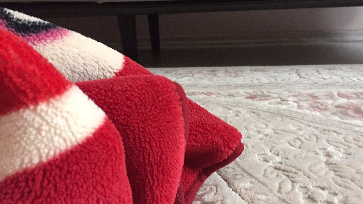 Uyur gezer olmanın en kötü yanı uyanınca ilk 5 saniye ne olduğunu anlayamaman...anam ellememiş bile battaniye atmış üstüme ölmüşüm sabaha kadar beton gibi yerde bırakılır mı evlat