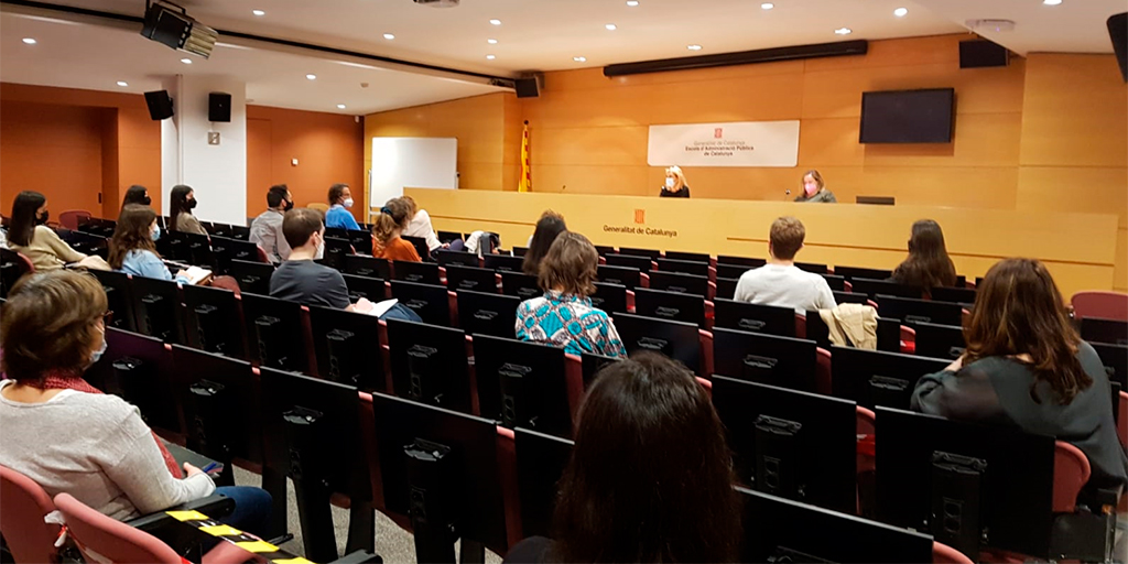 EAPC (@eapccat) on Twitter photo .<a href="/MartaFelip/">Marta Felip</a> dona la benvinguda als 13 estudiants que avui comencen com a beneficiaris de les #beques de col·laboració per desenvolupar estudis i treballs relacionats amb els diferents àmbits d'actuació de l'Escola d'Administració Pública de Catalunya dins de l’any 2021. .<a href="/MartaFelip/">Marta Felip</a> dona la benvinguda als 13 estudiants que avui comencen com a beneficiaris de les #beques de col·laboració per desenvolupar estudis i treballs relacionats amb els diferents àmbits d'actuació de l'Escola d'Administració Pública de Catalunya dins de l’any 2021.