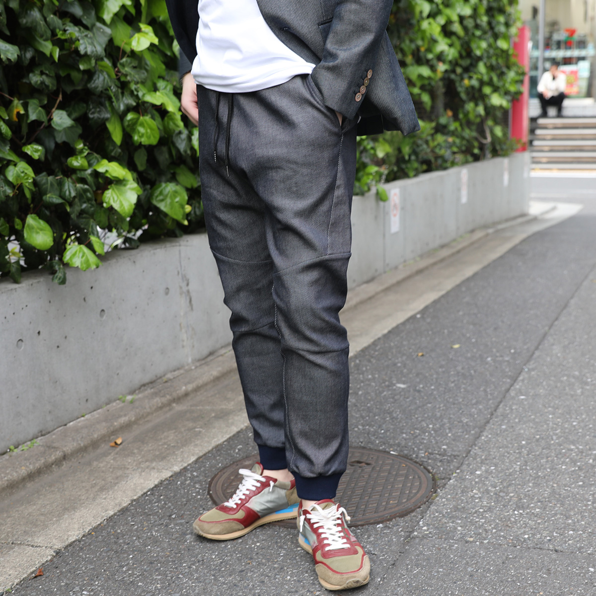 denew_denimsuit's tweet photo. ／
お待たせしました…！
デニムジョガーパンツ登場！
＼

家で楽して、おしゃれに在宅勤務！

穿き心地抜群のジョガーパンツを
デニムで作成致します！

スウェット編みのデニム生地で
家でも外でもストレスなし！

一度はいたら、最高の履き心地の虜になること間違いなし。

#Denew #デニムスーツ https://t.co/rx8ORvXjty