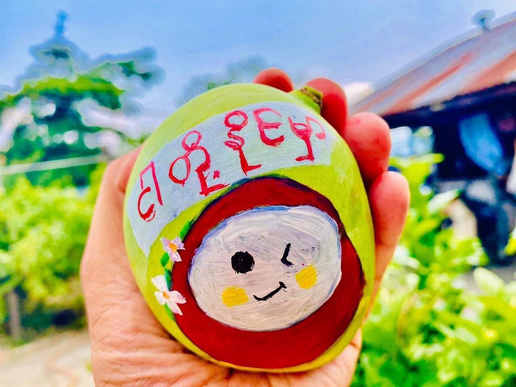 2021Revtweets's tweet photo. Hopin’s revolutionary art illustrating on seasonal fruit of summer,Mangoes and shower their support to @NUGMyanmar.
#WhatsHappeningInMyanmar 
#May3Coup https://t.co/GxcQjInden