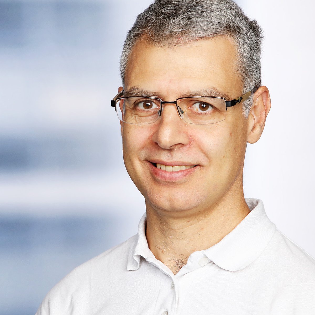 <a href="/nicolas_frankel/">Nicolas Fränkel 🇪🇺🇺🇦🇬🇪</a> will be one of our speakers in SpainClouds Summit 2021. He will present us with the following topic:
"Introduction to stream processing"

You are welcome to register and here his talk in:
spaincloudsummit.com
<a href="/snavarropino/">Sergio Navarro Pino</a>
@ivanblanquez
<a href="/mmingorance94/">Miguel Mingorance</a>