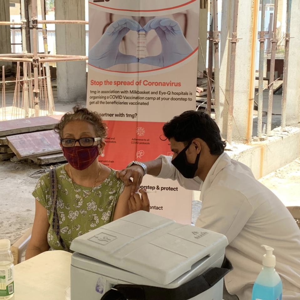 1mgOfficial's tweet image. A glimpse of the COVID-19 vaccination camps organized by 1mg for RWAs and corporates across cities.
Stay tuned as we gear up for nationwide vaccination for 18+ over the next few months!

#1mg #BringingCareToHealth #RWAVaccination #Covid19