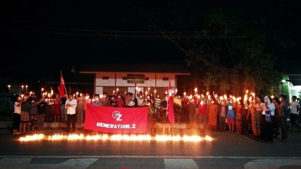 NannLay18157096's tweet photo. Anti-Military Night Strike by civilians from #Namati, Shan State on the night of May 3.
#May3Coup
#WhatsHappeningInMyanmar https://t.co/xvizO3DVrq