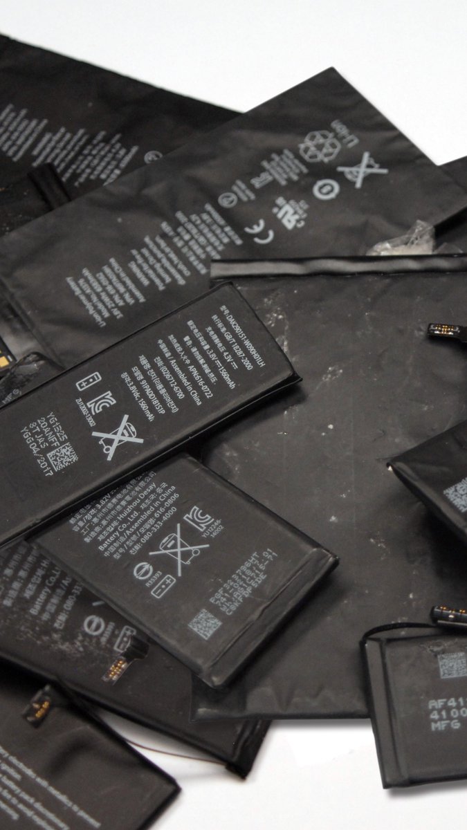 LAVALink's tweet image. What happens when mobile devices in commercial settings are left overcharging 24/7?
Learn about Battery Bloating and how LAVA’s Battery Modulation technology can prevent it in our latest blog post!
zcu.io/xbrr 
#LAVA #batterybloating #batterymodulation #solutions