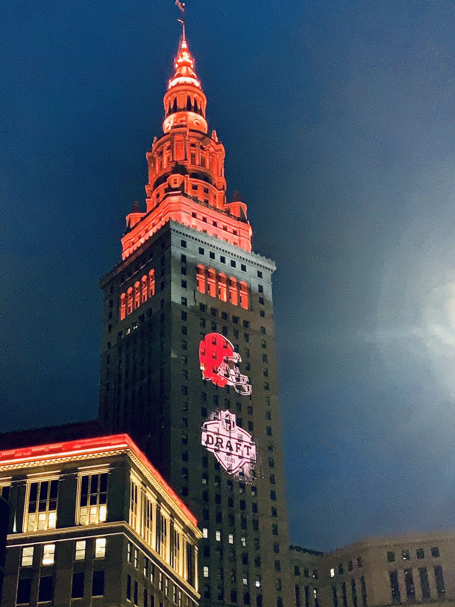Rachel_Gill18's tweet photo. #NFLDraft IN CLE ⚡️🧡🏈⚡️

The energy in the city this weekend was unmatched. So proud to be part of @CLESports team and watch out city SHINE while taking the stage. #thisiscle https://t.co/1KJpHR8j8N
