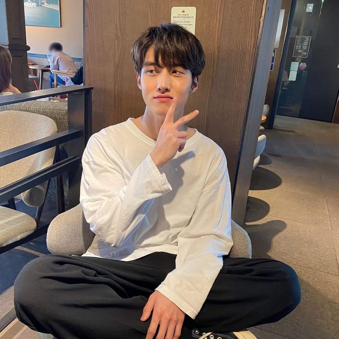 D-563, HuihuihuiHow are you? I miss you so much. My dad is sick so i need to manage our business. We deliver 23 packs of baskets. stressful yet fulfilling. Please stay safe okey? Btw Actor changgu is coming♡ eat and drink alot. 사랑해요 everyday  #후이  @CUBE_PTG