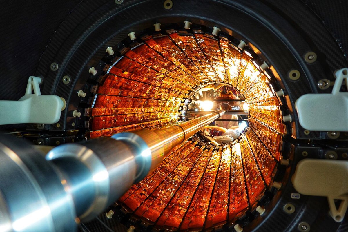 JuanAstrolab's tweet photo. Actualización del detector ALICE #UpgradingLHC incluye la instalación de un sistema de seguimiento interno completamente nuevo en el ALICE para ayudar a investigar colisiones de iones pesados a mayor luminosidad.
Averigua qué más se está actualizando:
https://t.co/nLOwjcm1GG… https://t.co/AB3rRf1e3D
