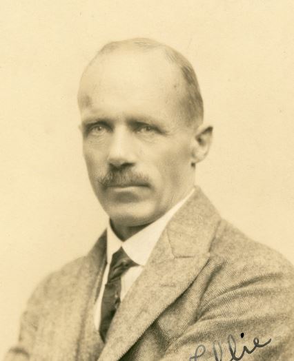 The Quest team assemble. Frank Wild (48) second in command, as on #Endurance. Decorated veteran of four #Antarctic expeditions and trusted ally of #Shackleton.  Returns from Nyasaland (Malawi), where he has been farming cotton, with James McIlroy.