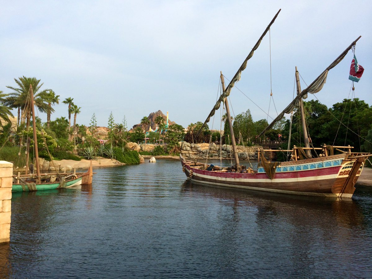 DisneySEAcat's tweet photo. Mt. Prometheus and Mermaid Lagoon rise in the distance from Arabian Coast. #disneyparks  Tokyo #disneysea  #TDR #TDS #TDL https://t.co/BubSsMx1WE