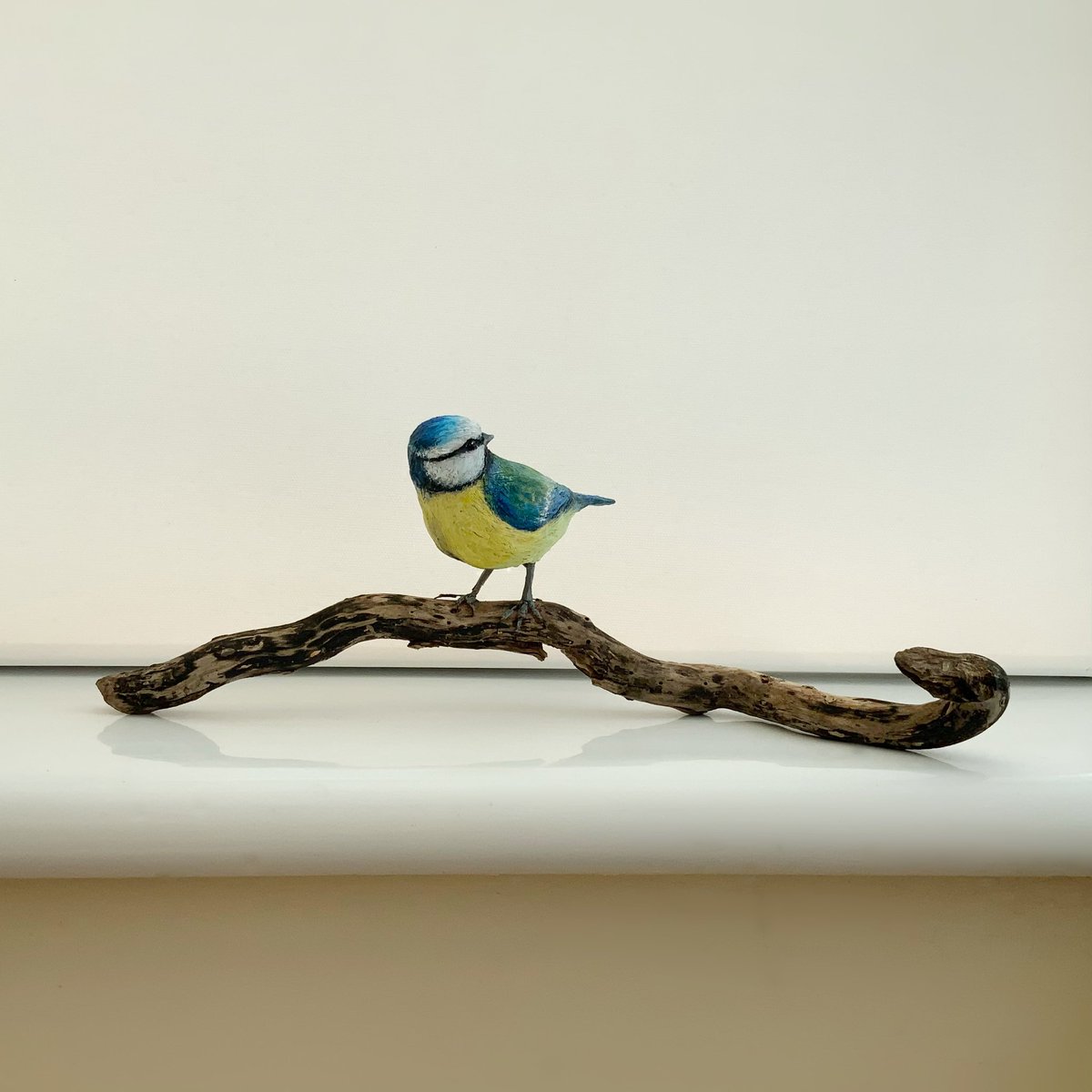 I painted him 😊 I think he’ll be sitting in amongst my paintings at Sir Hillier Gardens. June 15-28th #bluetit #britishbirds #birdsofinstagram #birdlover #sculptures #paintings #artexhibition @hilliergardens #artgallery