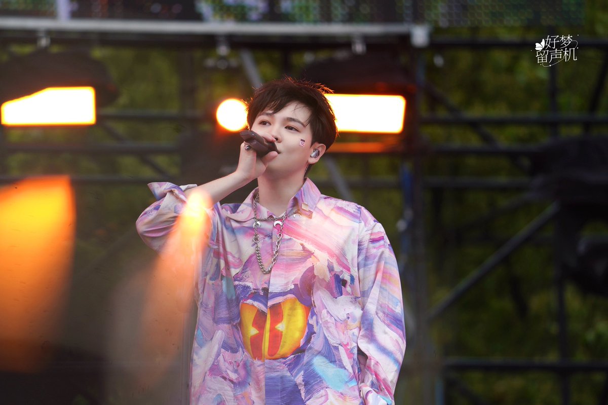 210503 Shanghai Strawberry Festival 
Cr. 好梦留声机·尤长靖

Gorgeous! 😍😍

#YouZhangjing #AzoraChin #尤长靖 #Zhangjing