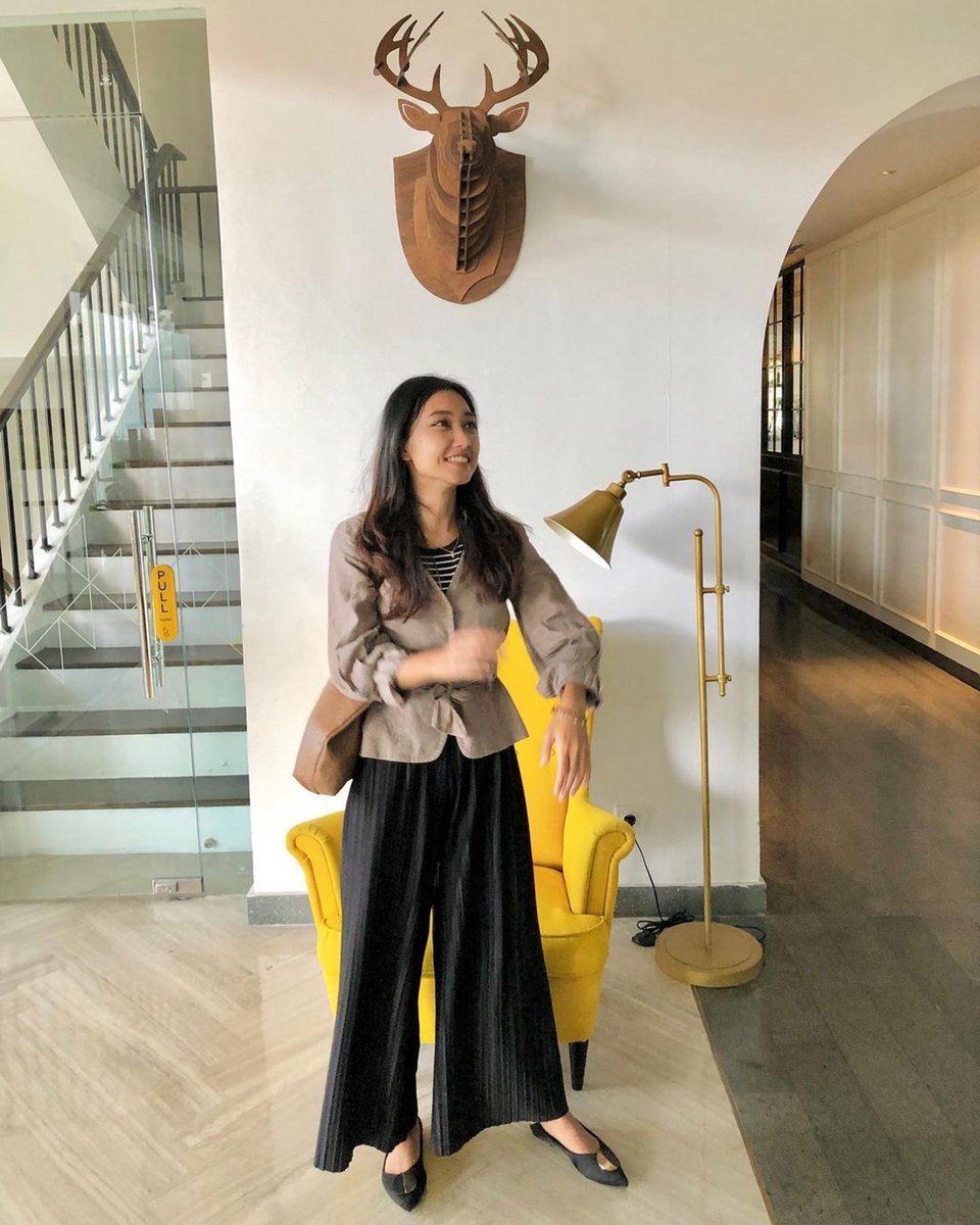 kampihotels's tweet photo. Happy Monday everyone! Our iconic yellow chair photo spot is backkk! Who else has taken pictures here? 🙋🏻‍♀️

Enjoy Iftar at Kampi's Ramadhan Street Food Festival only for IDR 115.000 nett/pax and be the lucky guest to win FREE 1 NIGHT STAY AT KAMPI HOTEL VOUCHER! https://t.co/KERYF7IMZt