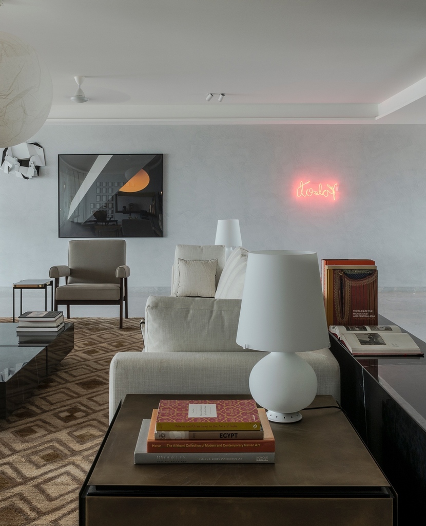 elledecorindia's tweet photo. #EDLoves these stunning living rooms by #RajivSaini
Click here to read: https://t.co/CSUbyRRHDD https://t.co/GMfFNJj6jD