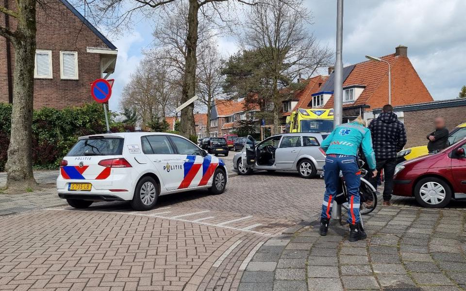 Fietser gewond bij aanrijding met auto in Leeuwarden: LEEUWARDEN