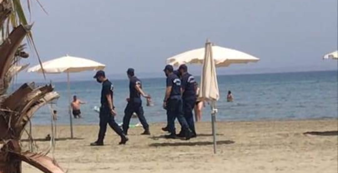 bluedoctoresa's tweet photo. Στους δρόμους τους ψάχνεις
Στις παραλίες τους βρίσκεις
#monoagapi https://t.co/IUZc8IMYlz