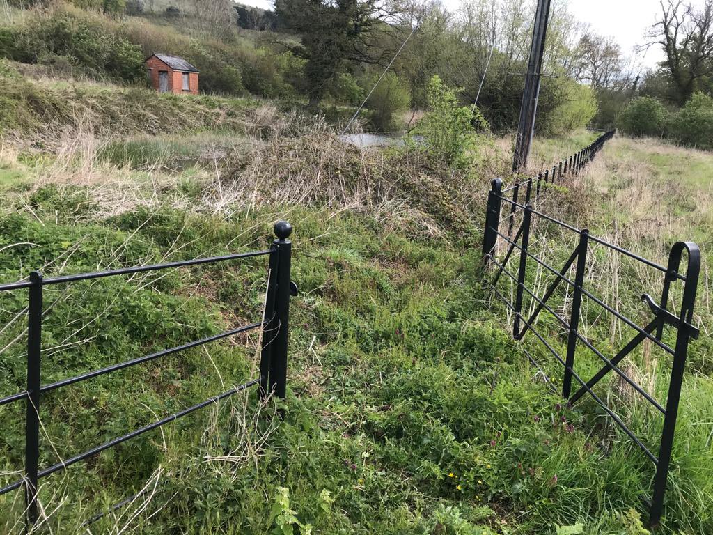 Visitors to the countryside PLEASE CLOSE THE GATE. 
🐄 You have let the cattle out from their field which could be hazardous in many ways. 
THINK.  Follow the #countrysidecode wherever you are.
This is a working landscape, take a look:  bit.ly/2POY55u