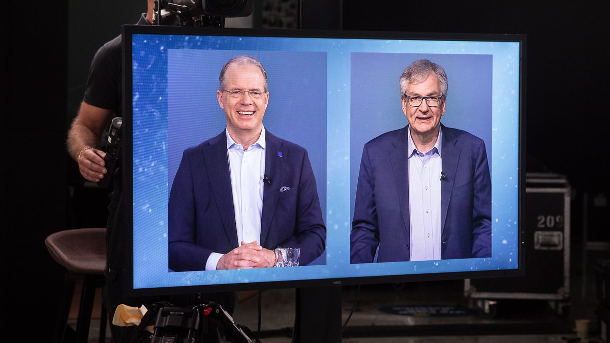 VolvoGroup's tweet image. Watch a replay of the live broadcast from April 29. 

Daimler Truck AG and Volvo Group officially outline their pioneering roadmap for the new fuel cell joint venture #cellcentric: 

youtu.be/Lb14f9w70vs

#FutureofTransportation​ #hydrogen​ #fuelcells​ #EV​ #electricvehicles