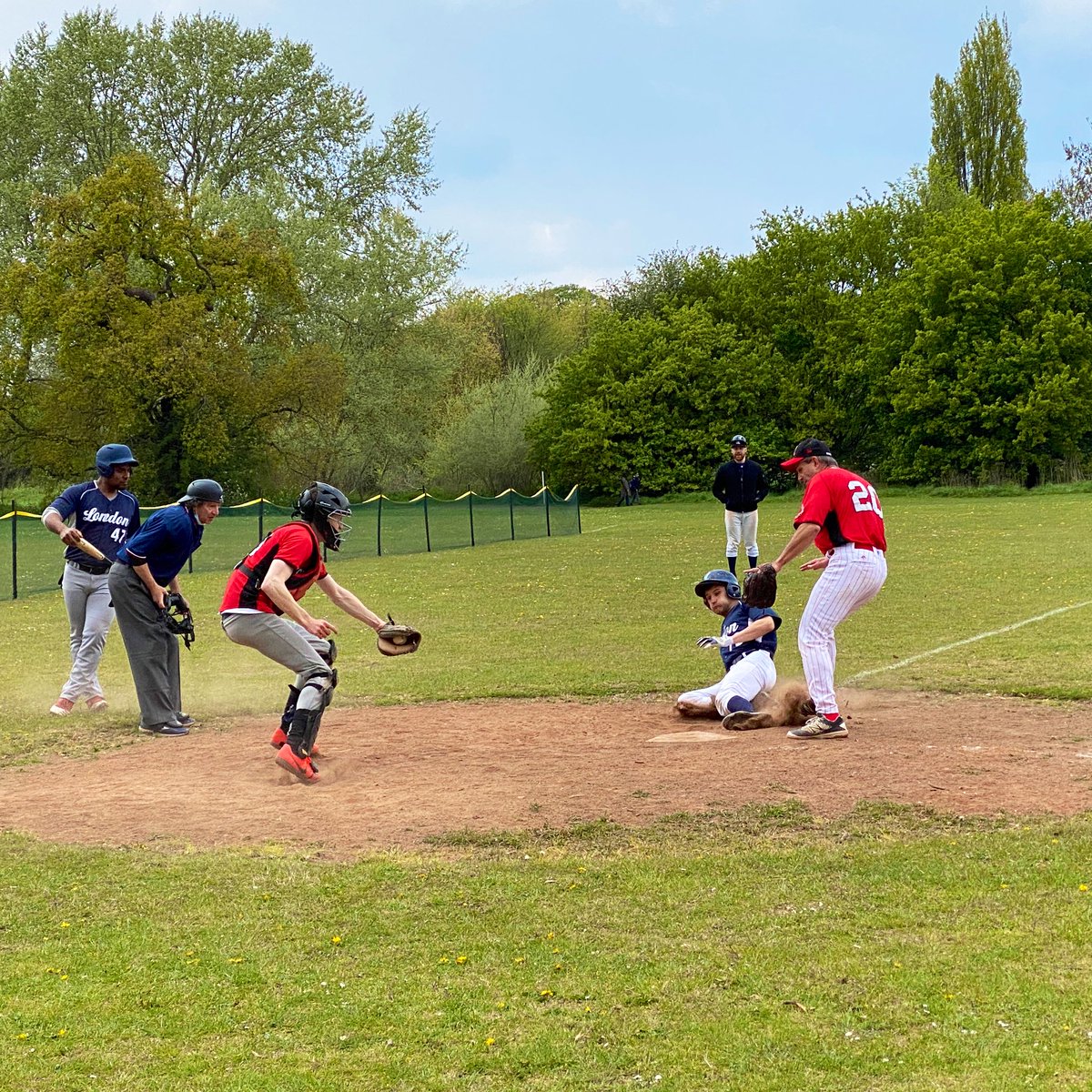 LDNMusketeers's tweet photo. Nothing sweeter than an opening day sweep!
The Muskies' bats exploded and we won 13-3 and 21-10 against the Richmond Dragons.
Well played and thanks for a great Sunday Richmond! https://t.co/lDm1ZzAt0M