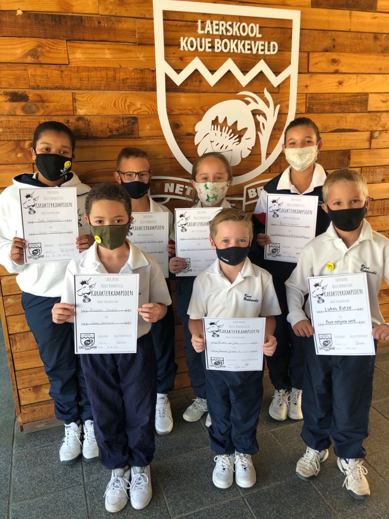 lakobok's tweet photo. Karakterkampioene toon uitsonderlike karaktereienskappe. ⭐
Hierdie leerders het die afgelope twee weke uitgeblink in een (of meer) van ons skool se kernwaardes. 
Ons is baie trots op julle!
@WCEDnews
#trotsebokkies https://t.co/Mp2ReMEhGz