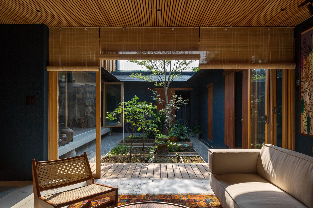 lopedetoledo's tweet photo. La importancia de un buen patio en arquitectura.
[House in Hoi An, Lequang Architects] https://t.co/HX18sl2zQk