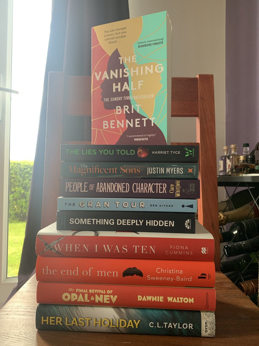 I’m giving away to one lucky person this bundle of 10 books worth over £100. These are the latest fiction and non fiction subscription choices and they’re all SO GOOD Retweet and follow by 8pm on Thursday 6th May 2021. UK only.