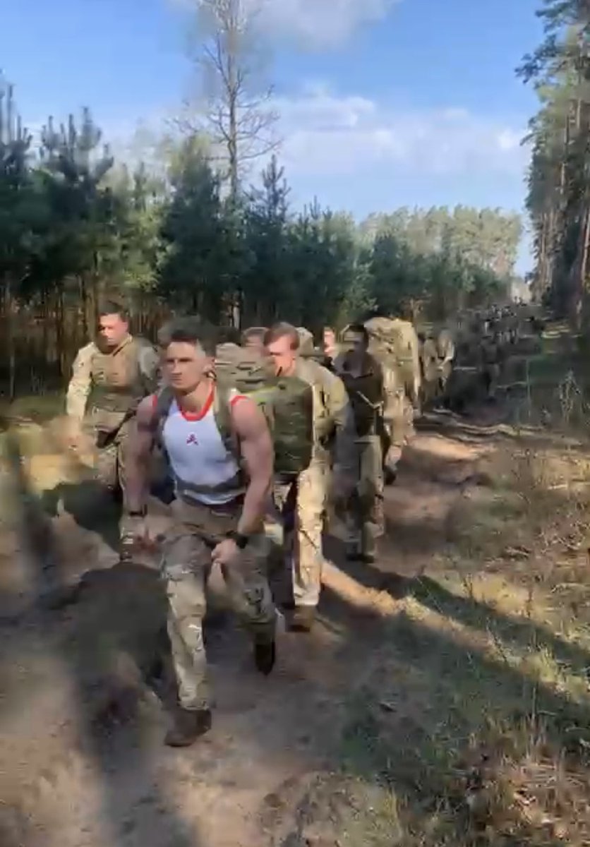 JimmyFHull's tweet photo. Endurance matches. Great way to develop muscular endurance, keep the heart rate working during the aerobic zone! What better way to go through the woods ⚔️🔴⚫️ https://t.co/ho4zutq28d