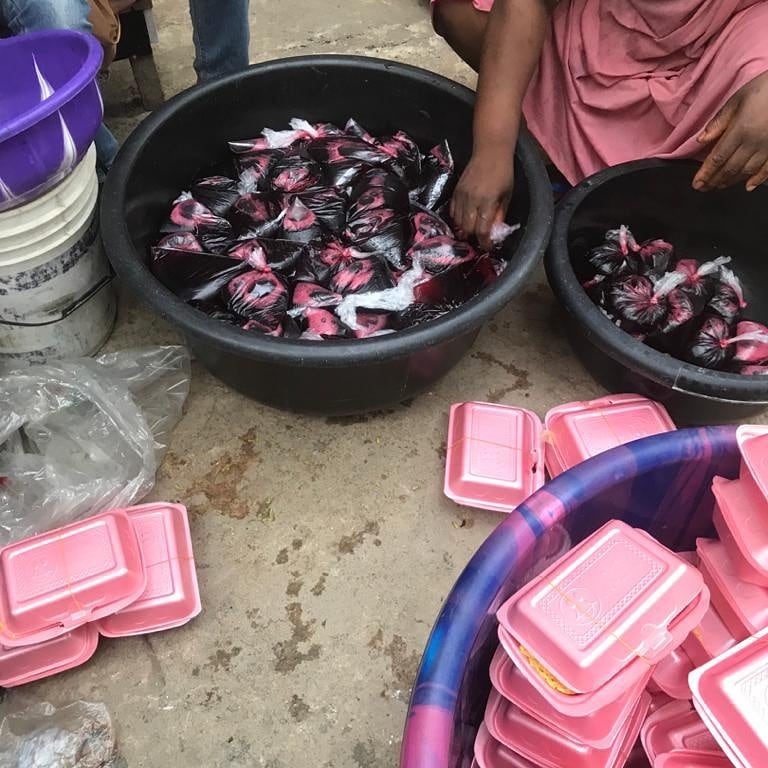 ibi_Babainna's tweet photo. 25 takeaway packs of Jollof rice&amp; beef were provided to people fasting in Area B mosque Nyanya &amp;  Karu and 20 takeaway packs of jollof rice &amp; beef in Mabushi(FCT).
50 people were fed in Kabala Contain in Kaduna with fried rice moimoi with chilled zobo drinks   @withgoodintent1 https://t.co/dXTGwZnAN9