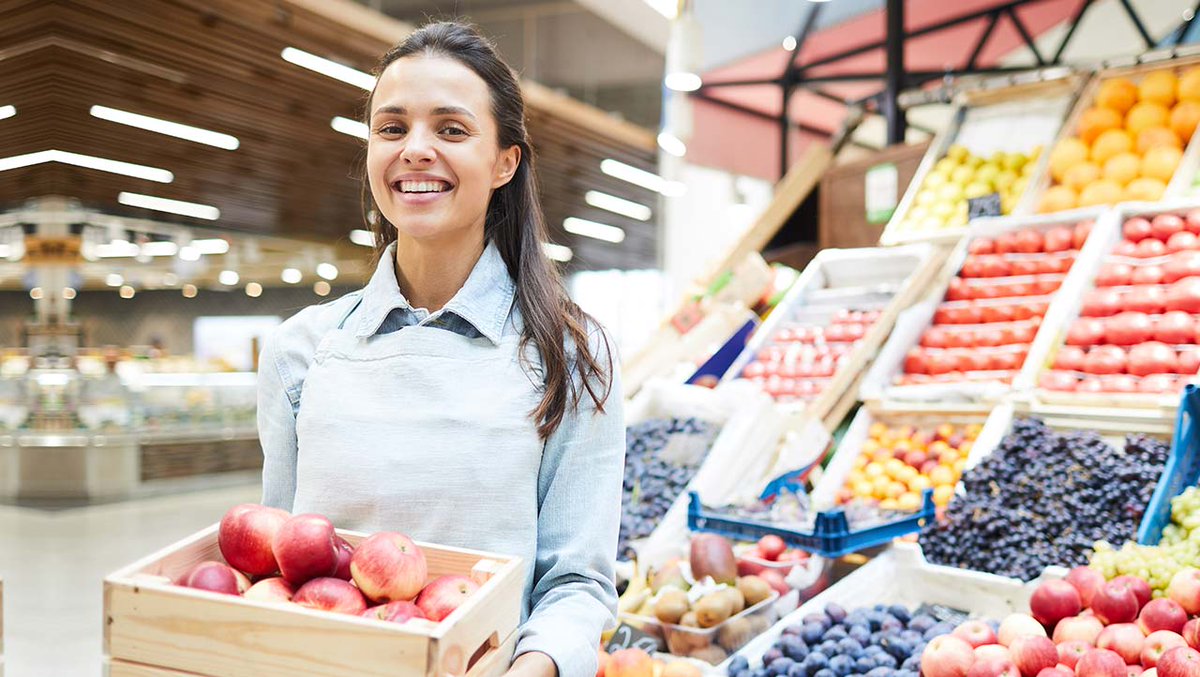 корзинка с продуктами. продовольственная корзина. оптовая и розничная торговля кратко. ассортиментная политика. Barcelona la boqueria market.