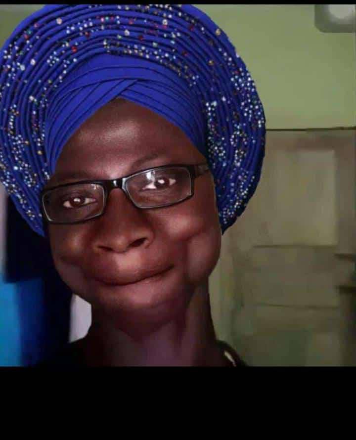 iamjeffrey20's tweet photo. It's resumption day, tears everywhere, dms from fine girls still coming in, left and right, but we've got to keep our heads up and stay focused cause there are books begging to be read 😂. Peace people. ✌ https://t.co/TCrFK6grAy