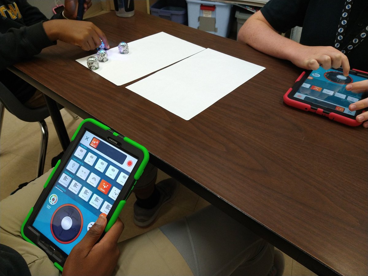 tcmstem's tweet photo. @Ozobot Evo App in STEM! @TCMStornadoes https://t.co/TI0HXceDd6